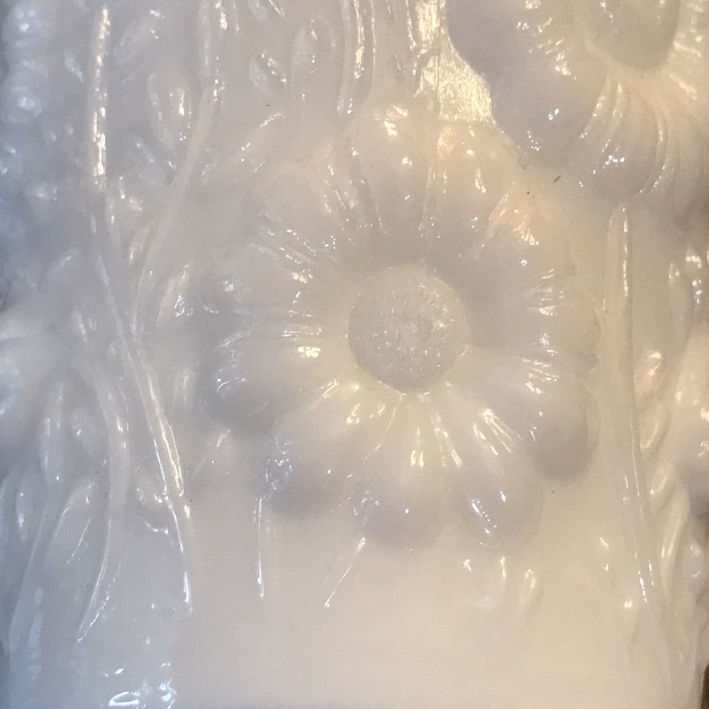 Milk Glass Mini Vase/Votive Holder w/Daisy Pattern - Picture 4 of 12